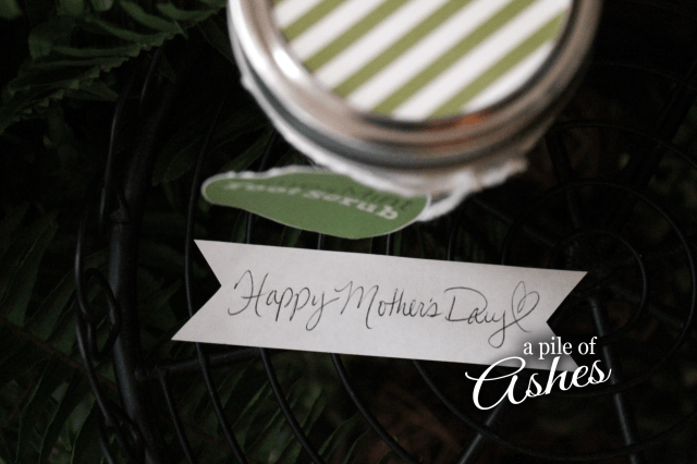 Lime & Mint Foot Scrub + Giveaway | apileofashes.com