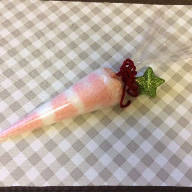 Candy Cane Bath Salts | apileofashes.com